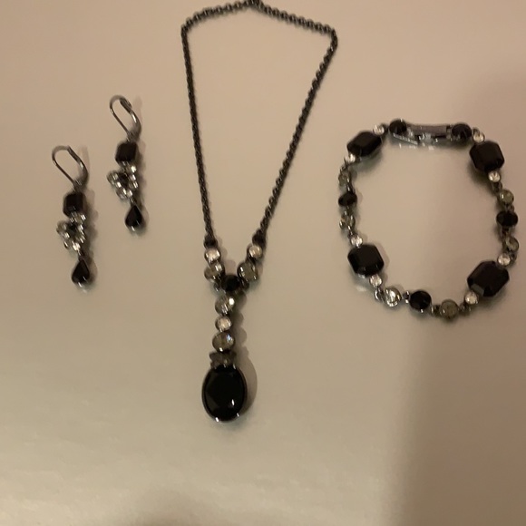 Black stone and crystal jewelry set - Picture 1 of 11